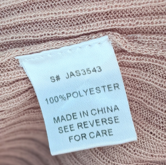 Woman's pink top - Picture 7 of 7